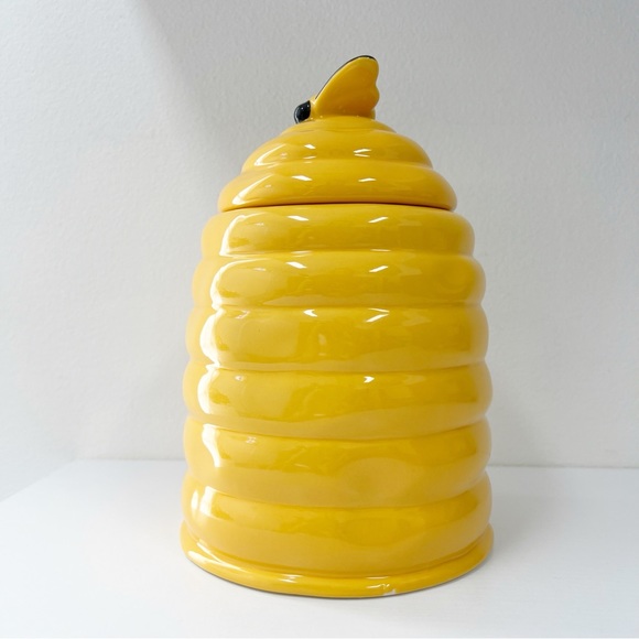 Rae Dunn Yellow Bee Sweet Ceramic Bee Hive Cookie Jar Canister Figural Be Sweet - Picture 4 of 7
